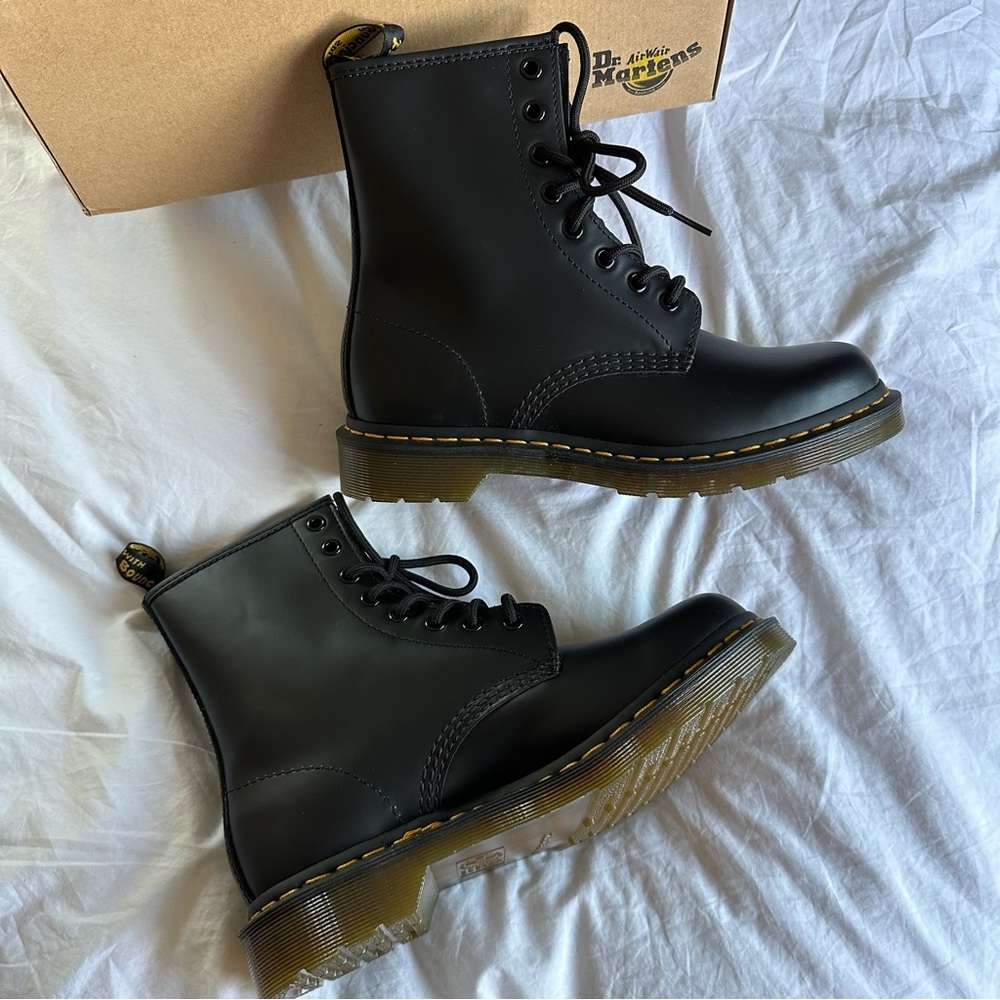 DR MARTENS 1460 WOMEN'S SMOOTH LEATHER LACE UP BOOTS BLACK SIZE 8 NWOT